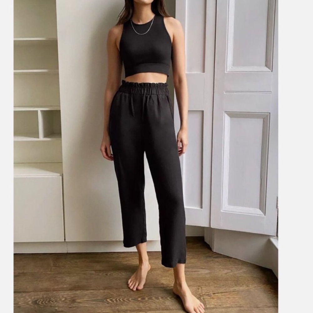 Aritizia The Group by Babaton Black Calipso Paper Bag Pants XS